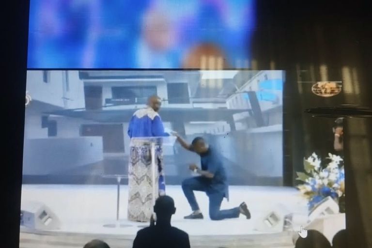 VIDEO: Ibiyeomie hands over Lekki property to long time associate