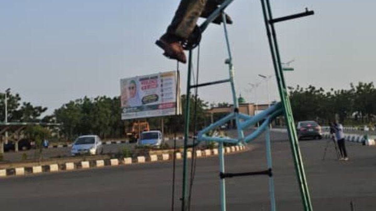 Kebbi cyclist