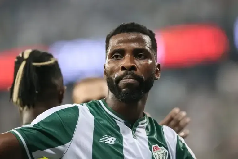 VIDEO:  Fans hail Iheanacho on return flight after Bursaspor’s heroics