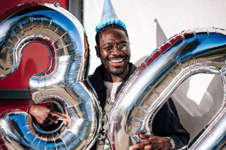 VIDEO: Teammates, staff celebrate Ola Aina at 30