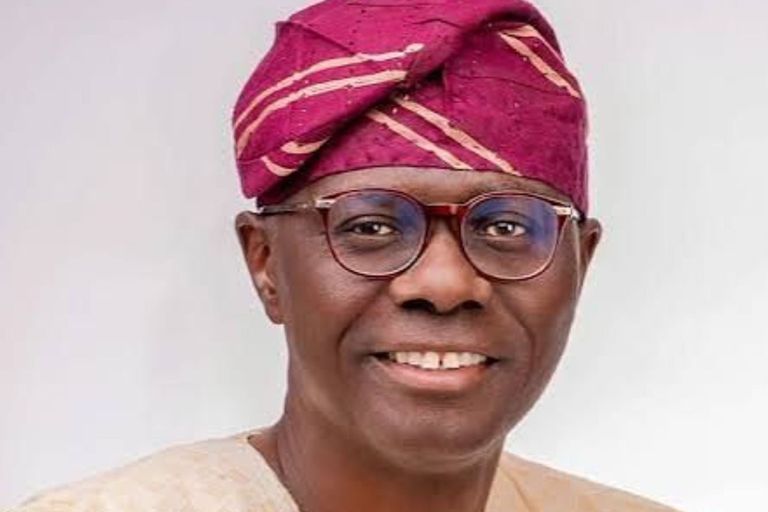 VIDEO: Sanwo-Olu gifts woman ₦10m, iPhone duo at COWLSO conference 
