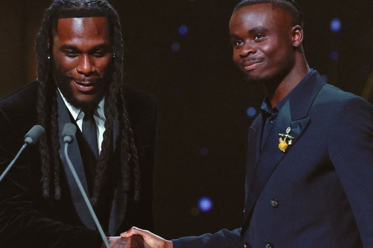 VIDEO: Moments Burna Boy presented Sócrates award to Bukayo Saka at Ballon d’Or ceremony 